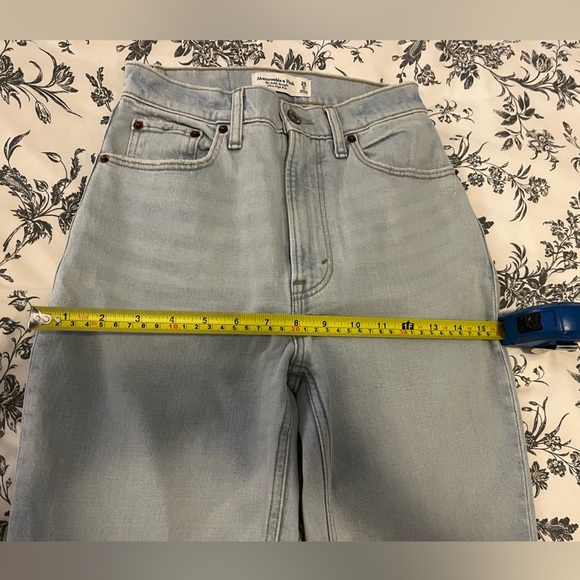Abercrombie & Fitch Ultra High Rise Ankle Straight Jean - Picture 8 of 9